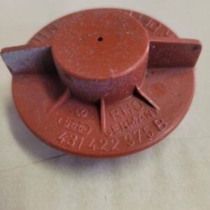 Used power steering reservoir cap/ Bouchon de réservoir de direction assistée usagees
